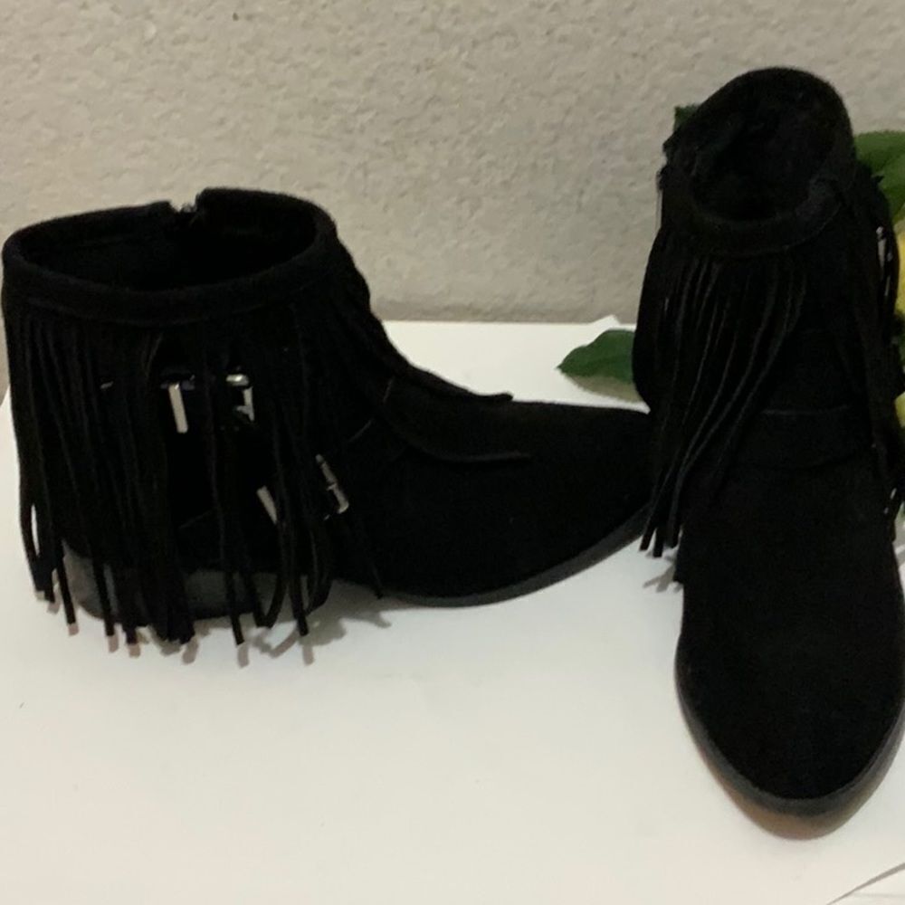 BCBG Capricorn Leather Fringed Bootie, Size 9/ 39 - Picture 2 of 13